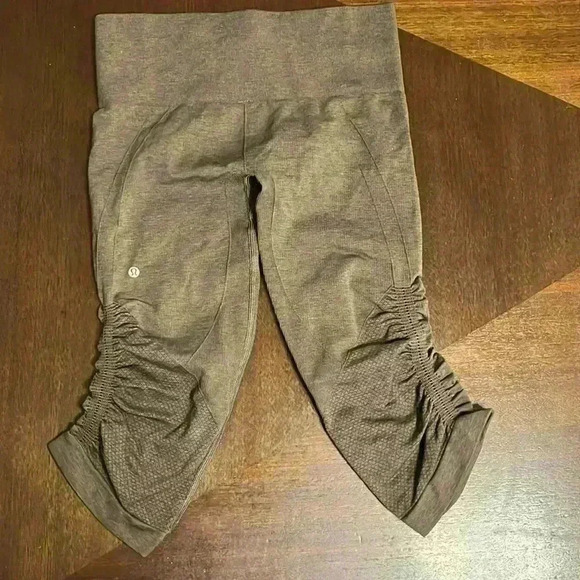 lululemon athletica Pants - Lululemon crop legging
